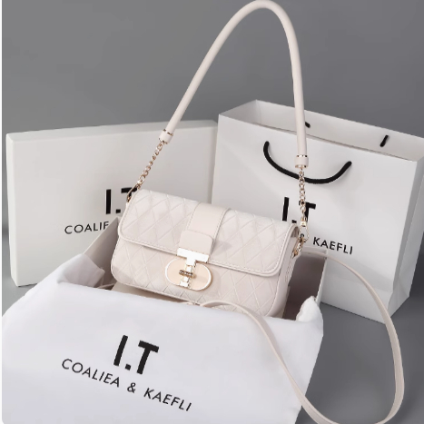 香港代购粉色菱格腋下包