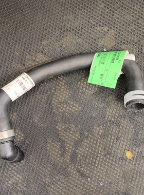 适用奔驰R级R300 R350 R500 W251暖风水管水管接头连接软管