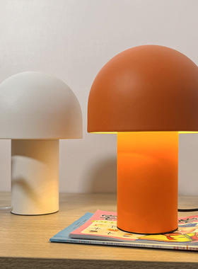 创意温馨卧室床头台灯儿童房温馨氛围灯具北欧奶油风极简书桌台灯