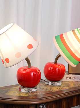 高级感ins风独特创意歪歪头苹果可爱台灯客厅卧室床头灯氛围夜灯