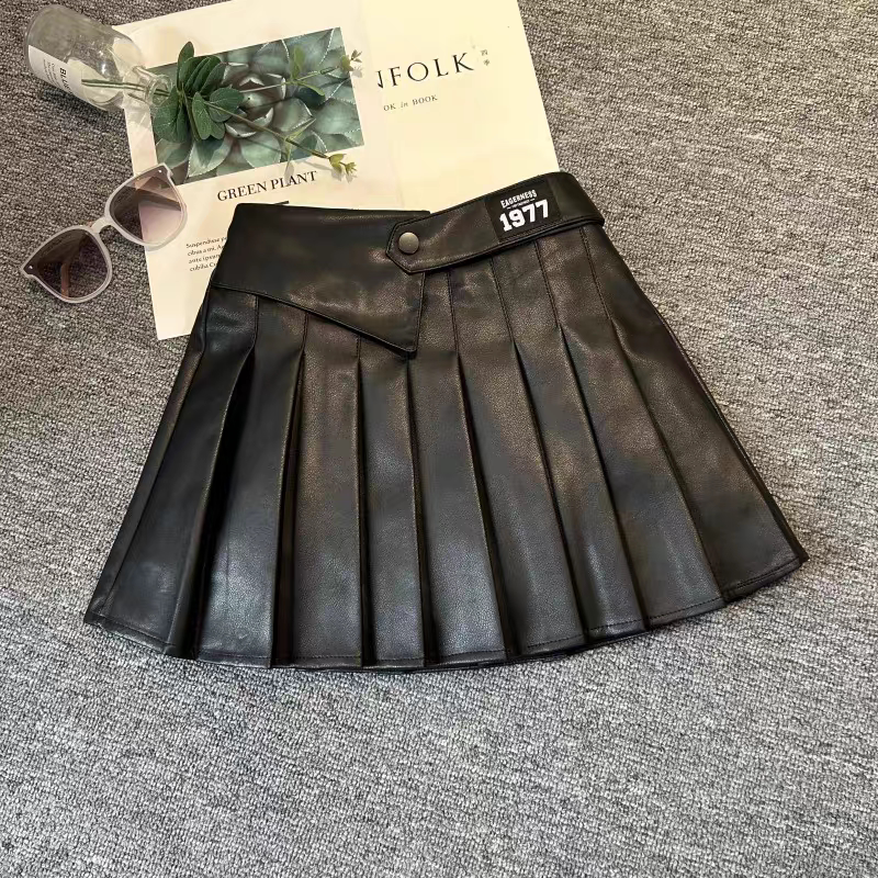 女童春秋学院风PU皮百褶半身裙2026新款短裙显瘦A字裙黑色小皮裙