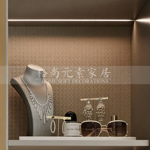 样板房衣帽间梳妆台饰品组合