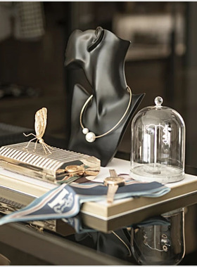 现代简约样板房衣帽间梳妆台晚宴包项链托盘摆件软装饰品