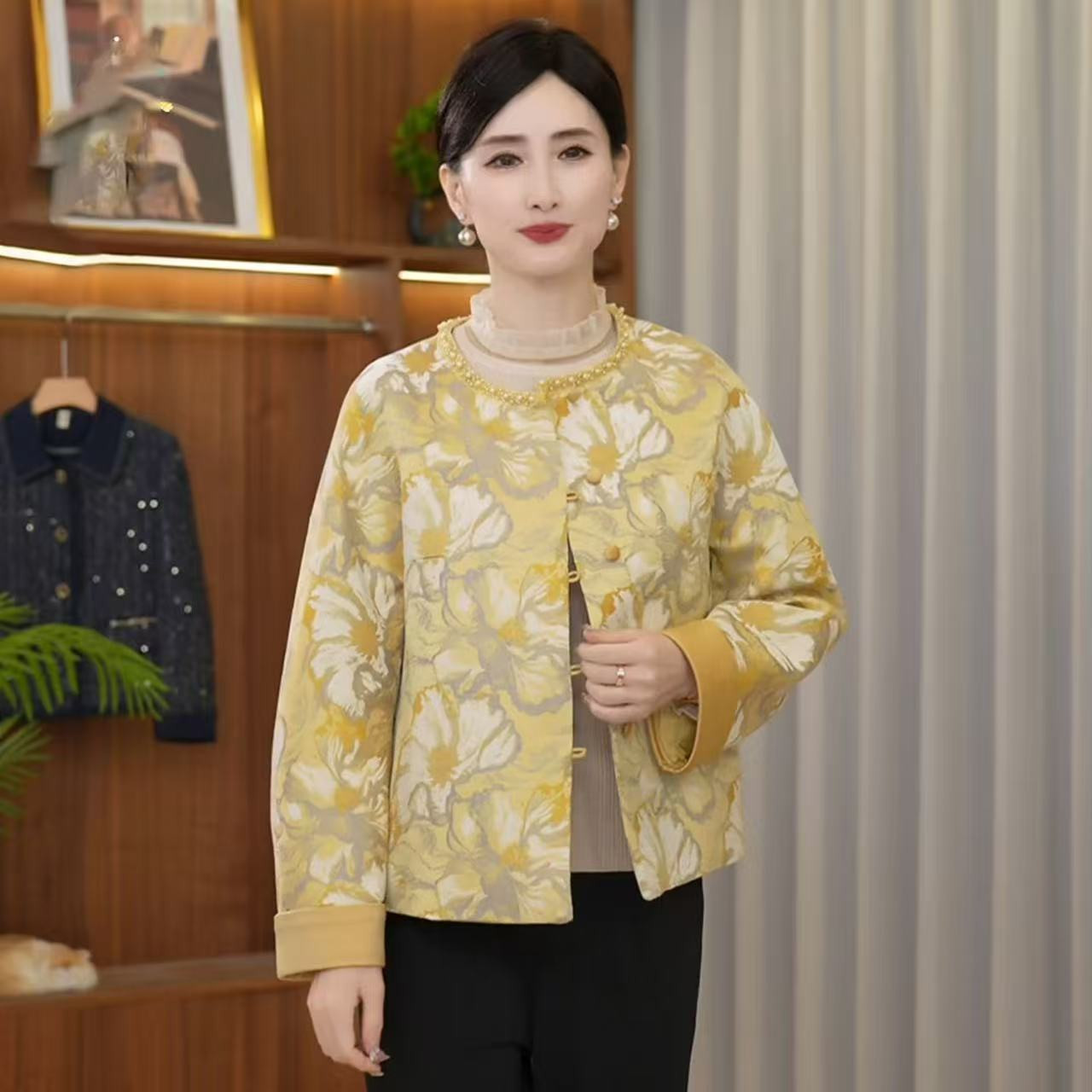 新中式妈妈春装休闲外套时尚中年花色圆领上衣中老年女装夹克开衫