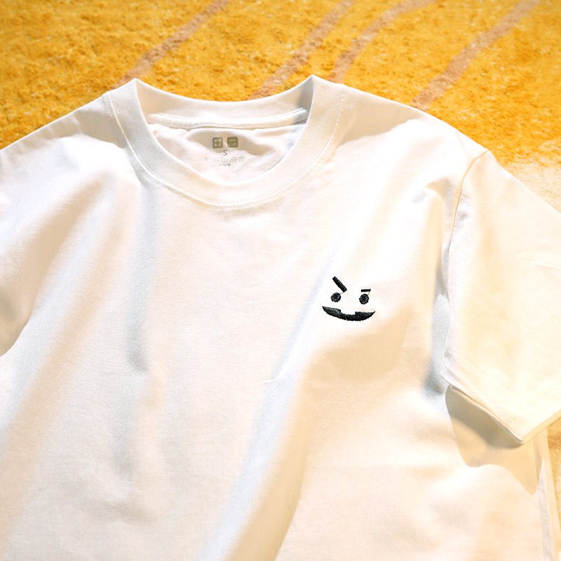 업치는 당신이 나를 참지 못하고 나를 죽일 수 없는 모습을 보고 싶어합니다. 커플을 위한 중국 트렌디한 자수 캐주얼 탑