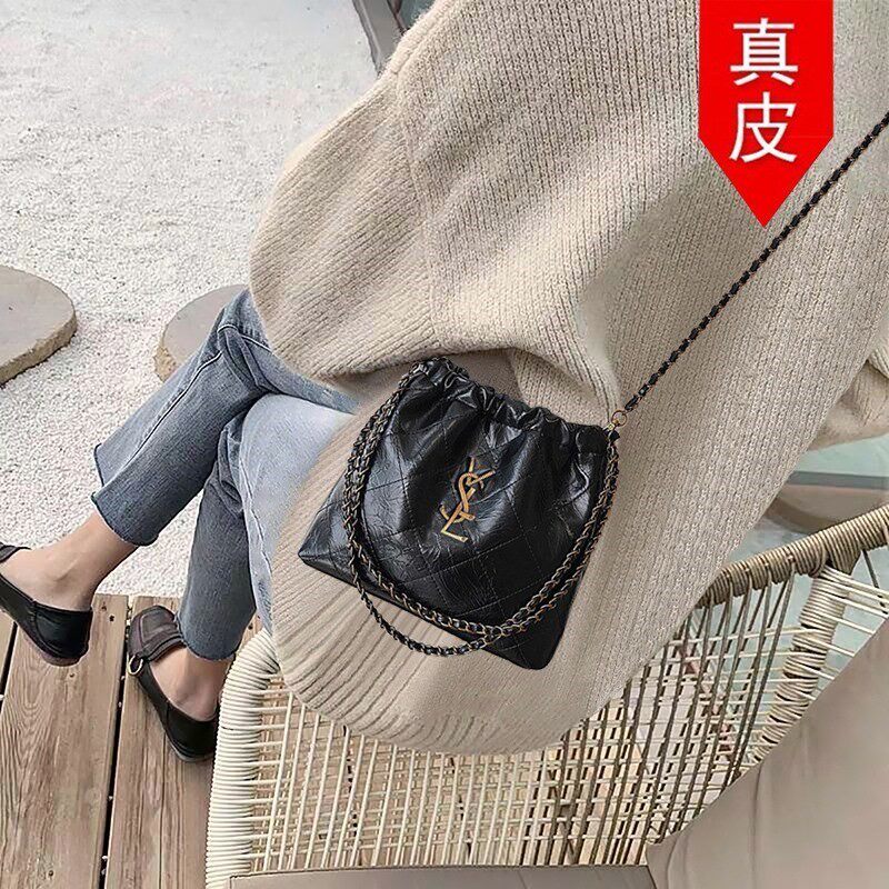 香港真皮高级感流浪包包女2025新款水桶包小众设计轻奢链条斜挎包