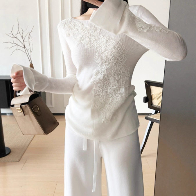 柔美南油高端女装2025新款法式蕾丝贴布修身针织上衣气质百搭打底