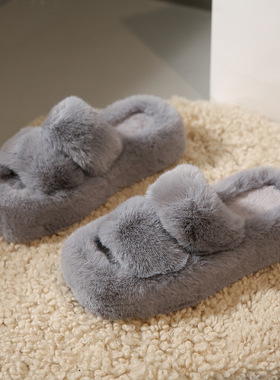 Wearing fur slippers outside the home 家居外穿毛毛拖鞋