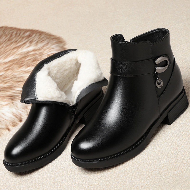 秋冬季新款中跟中老年妈妈女靴短靴粗跟棉鞋大码加绒羊毛马丁棉靴