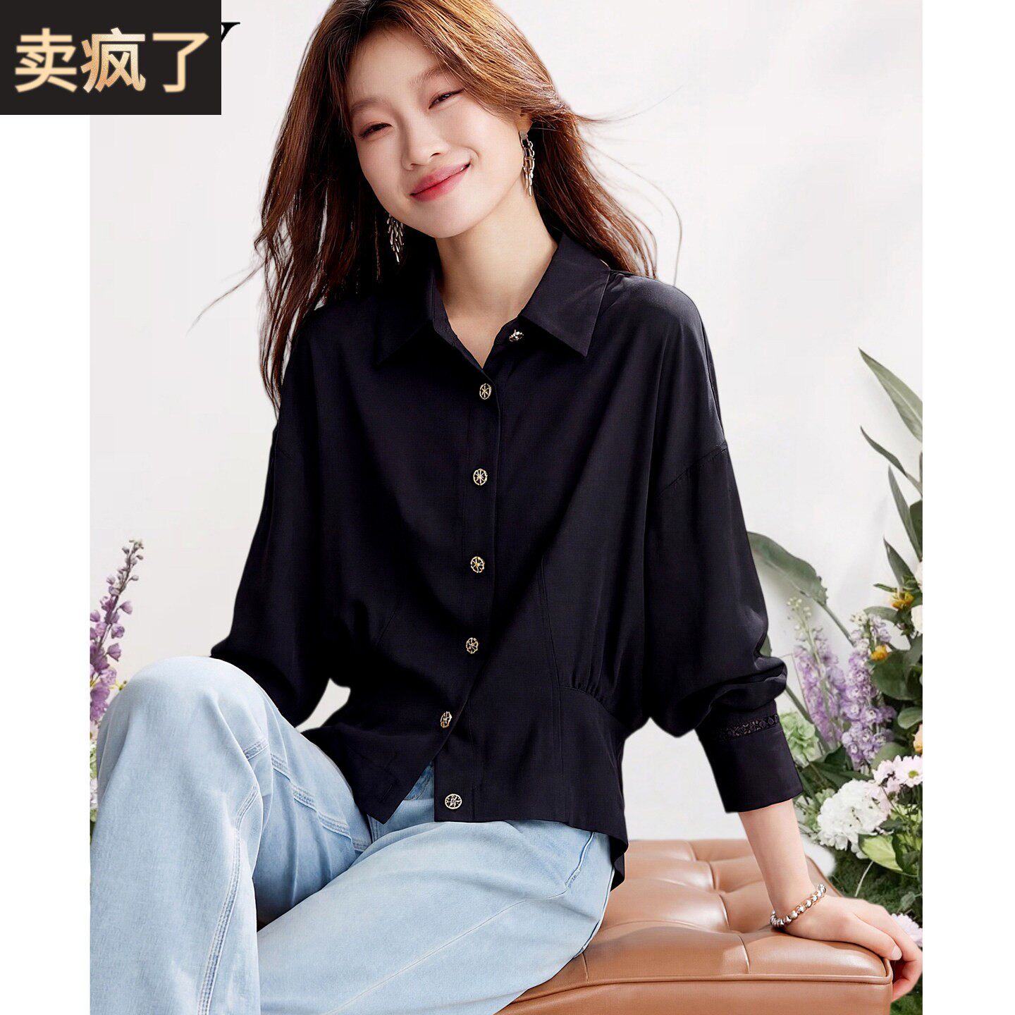 2026春装新款黑色收腰显瘦短款洋气衬衫微胖极简风优雅通勤上衣女