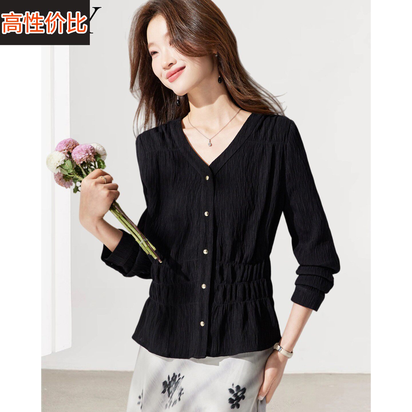 2026春装新款小个子V领黑色小衫T恤显瘦气质肌理感法式漂亮上衣女