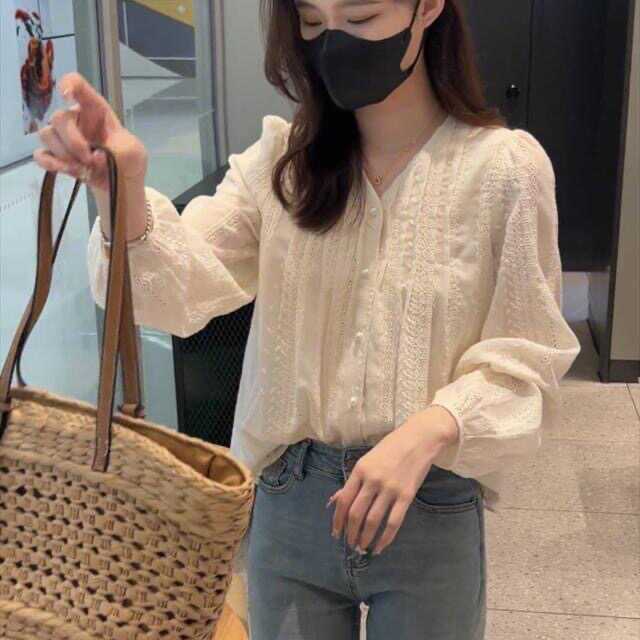 早秋法式轻奢高级感气质蕾丝刺绣V领衬衫女雪纺衫上衣泡泡袖小衫