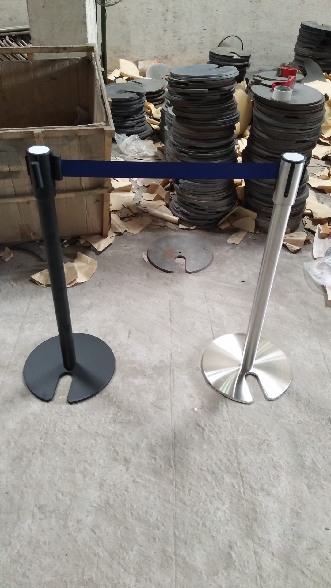 U型底座不锈钢一米线护栏伸缩隔离带杆