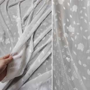 竹叶碎片花舞雪纺布料 设计师时尚时装创意衬衫连衣裙创作面料