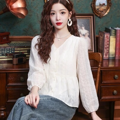 早春法式V领蕾丝刺绣显瘦衬衫