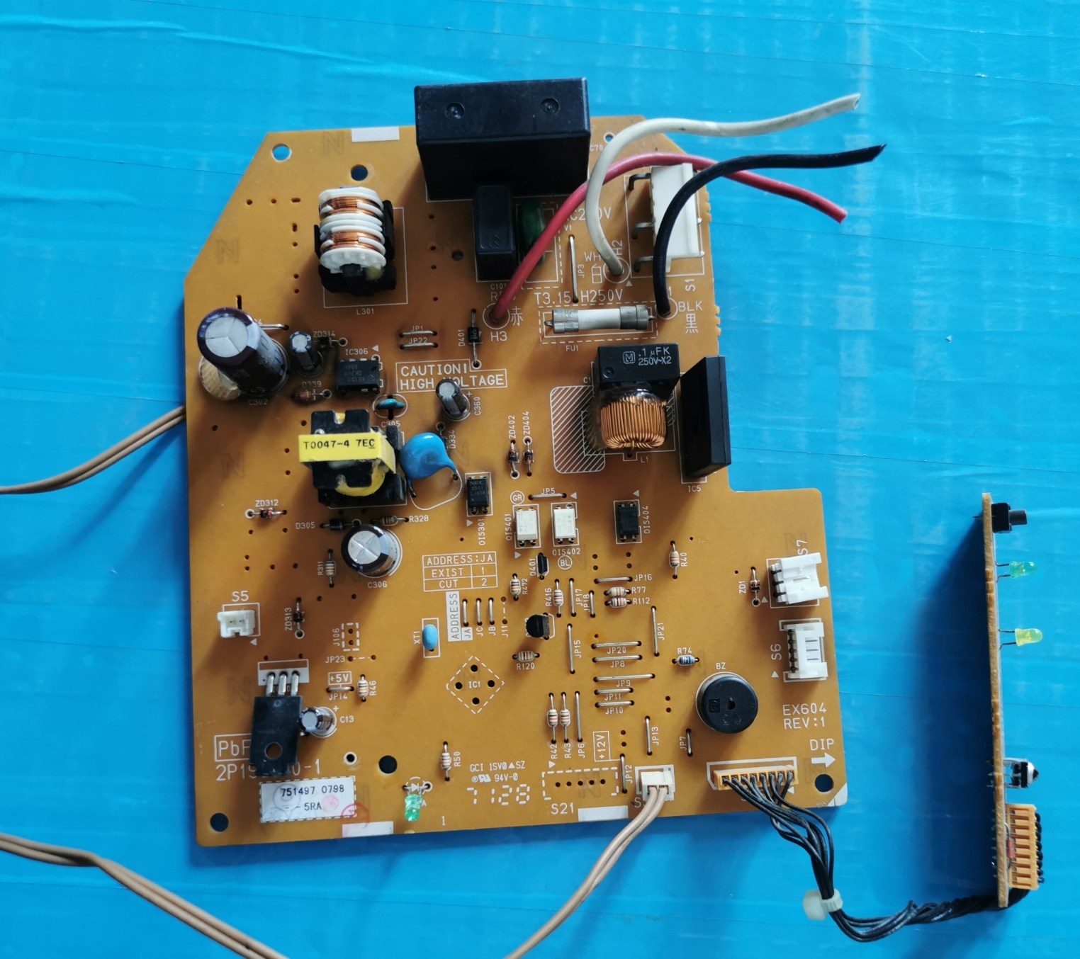 大金空调挂机 FTX32FV2C 内机电脑板 2P196810-1