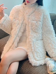 秋冬款小香风防羊羔毛女士短款外套皮毛一体显瘦保暖冬装穿搭上衣