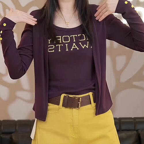 印花设计假两件U领长袖T恤女