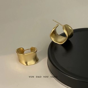 松本惠奈同款 宽面耳c型环不规则镀金高级感轻奢无耳洞蚊香盘耳夹