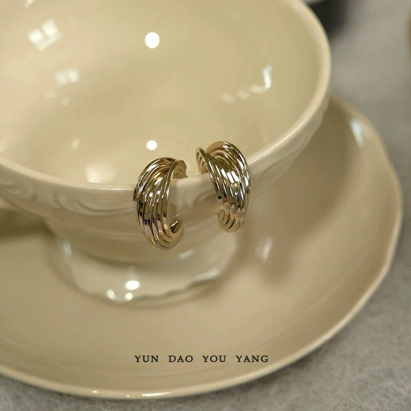 午后剧场！法式咖啡金半圈耳环女小众高级感银针耳钉2026新款耳夹