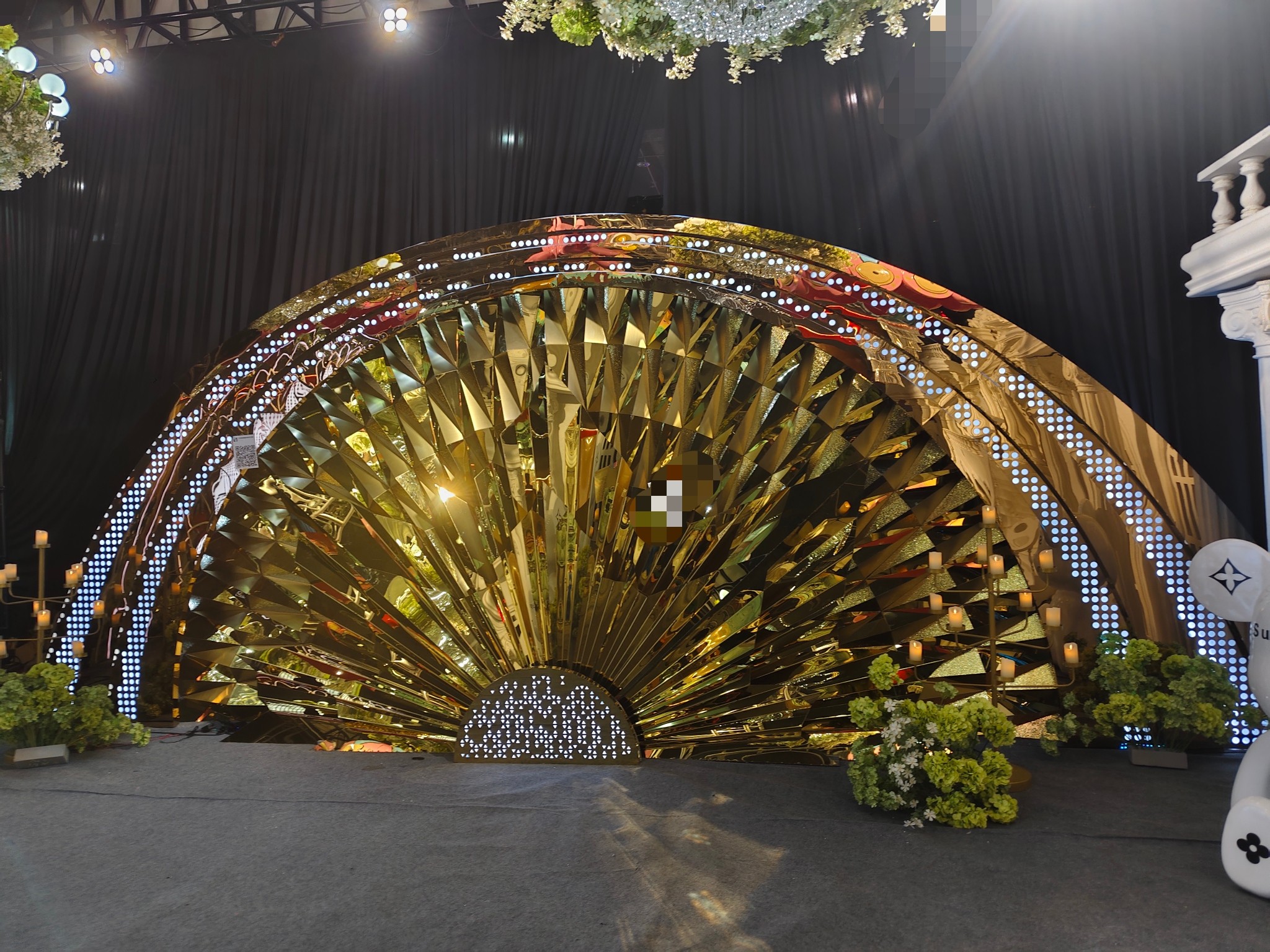 婚庆道具婚礼堂铁艺雕刻发光大型灯箱背景吊顶奥斯卡主题舞台直销