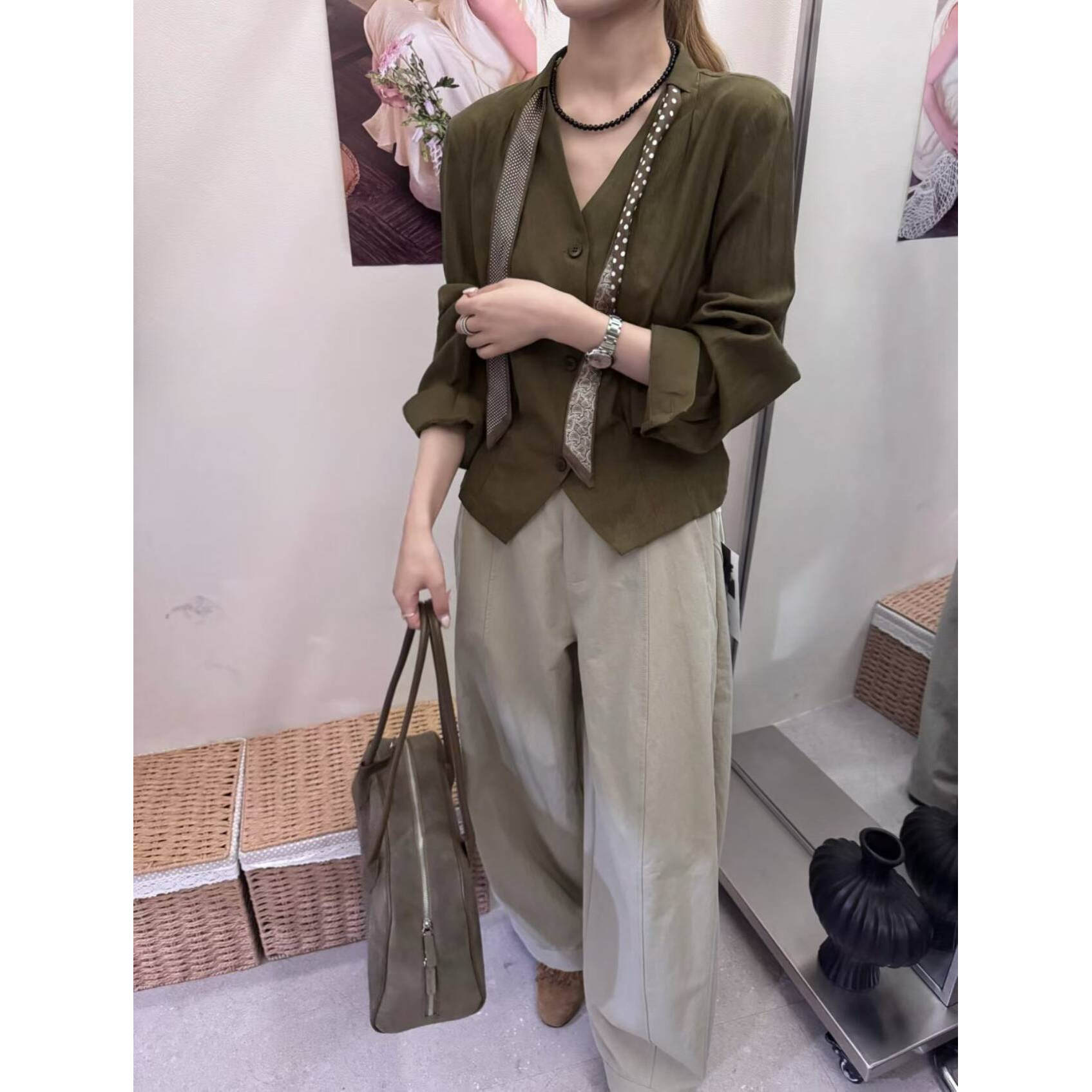 松弛权威感系带衬衫女秋氛围感百搭显瘦小衫绿色天丝麻上衣