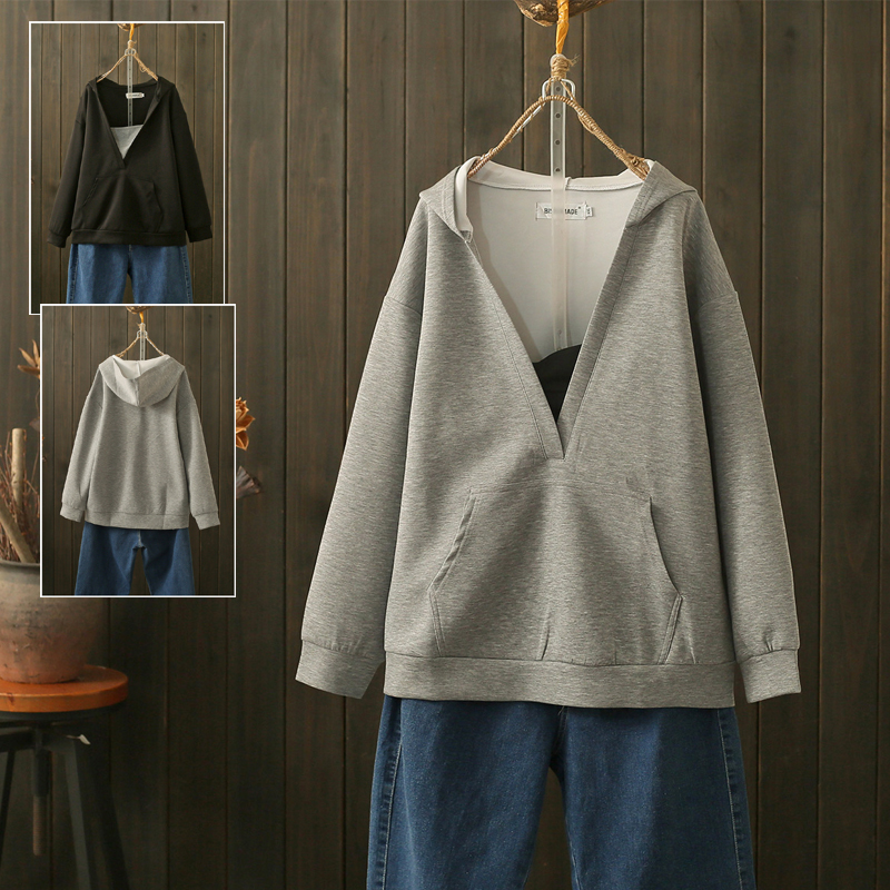 春秋200斤设计感大V领宽松卫衣