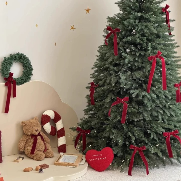 天鹅绒蝴蝶结圣诞装饰