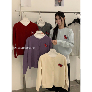 爆款 奶思家NICE 新款 2025冬季 刺绣针织小马保暖毛衣X1110 STUDIO