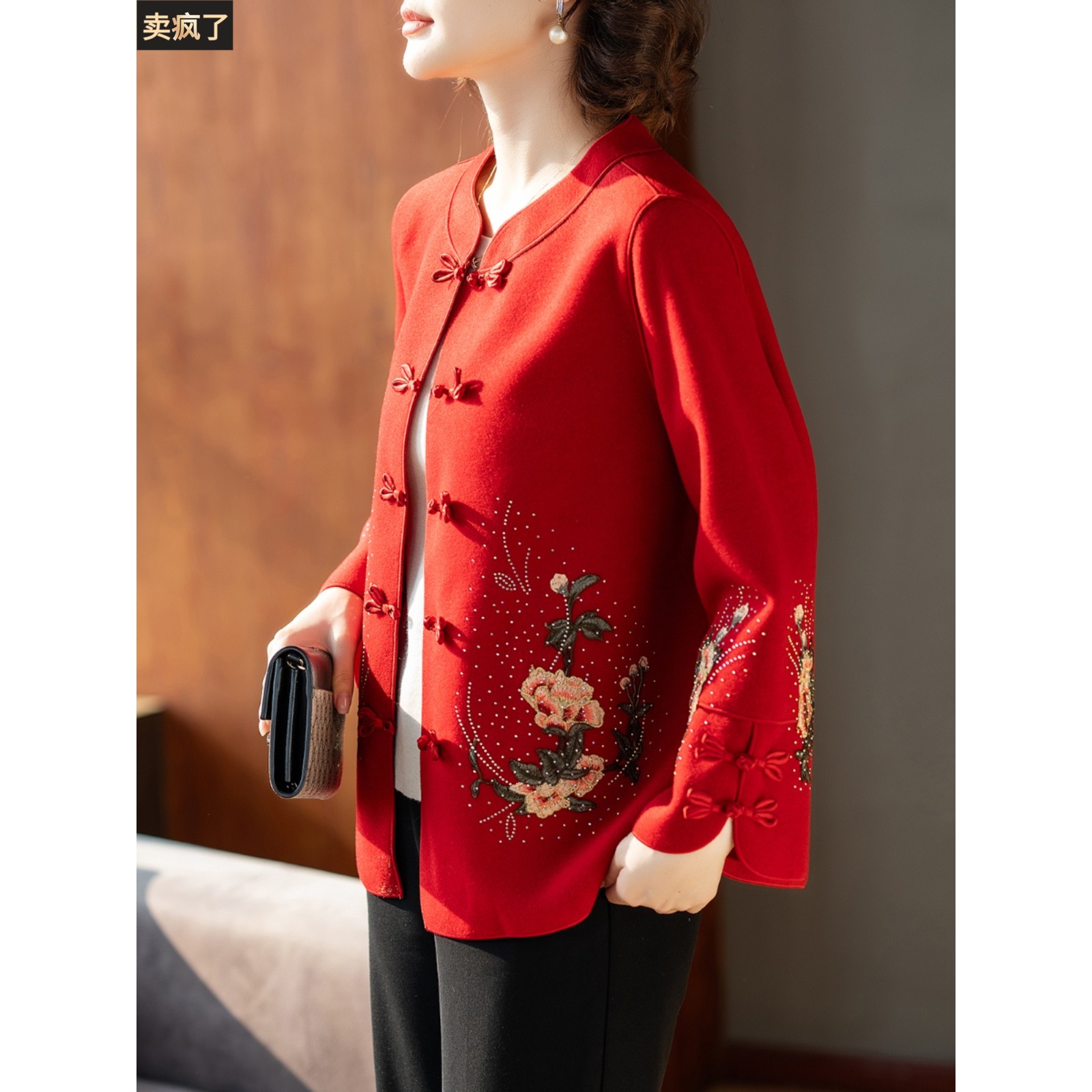 洋气妈妈冬装外套本命年红色唐装喜婆婆礼服中老年人女春秋上衣服