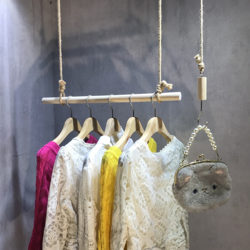 服装店吊架麻绳挂衣杆实木棍上墙货架悬挂童装女装衣架陈列展示架