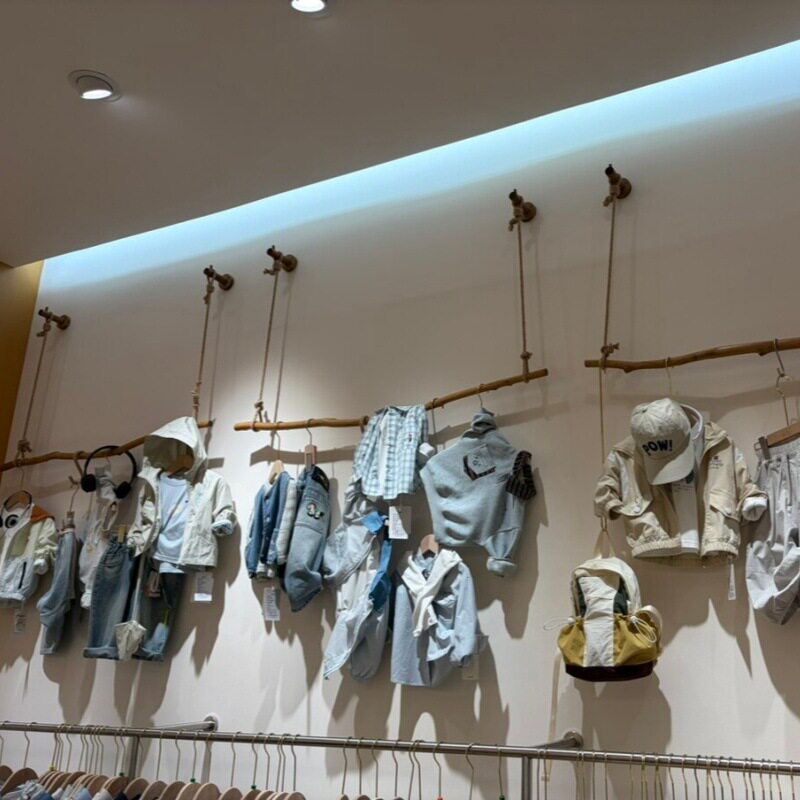 服装店树枝衣架麻绳吊挂墙上挂衣架壁挂女装衣服展示架童装店货架