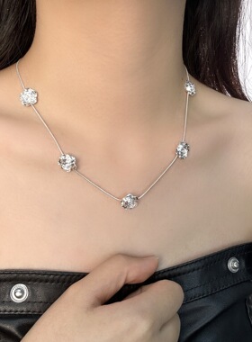 轻奢设计银色五朵小花朵甜项链夏季项链精致清冷风简约小众锁骨