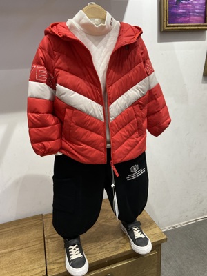 秋冬女童红色宝蓝带帽轻薄羽绒服