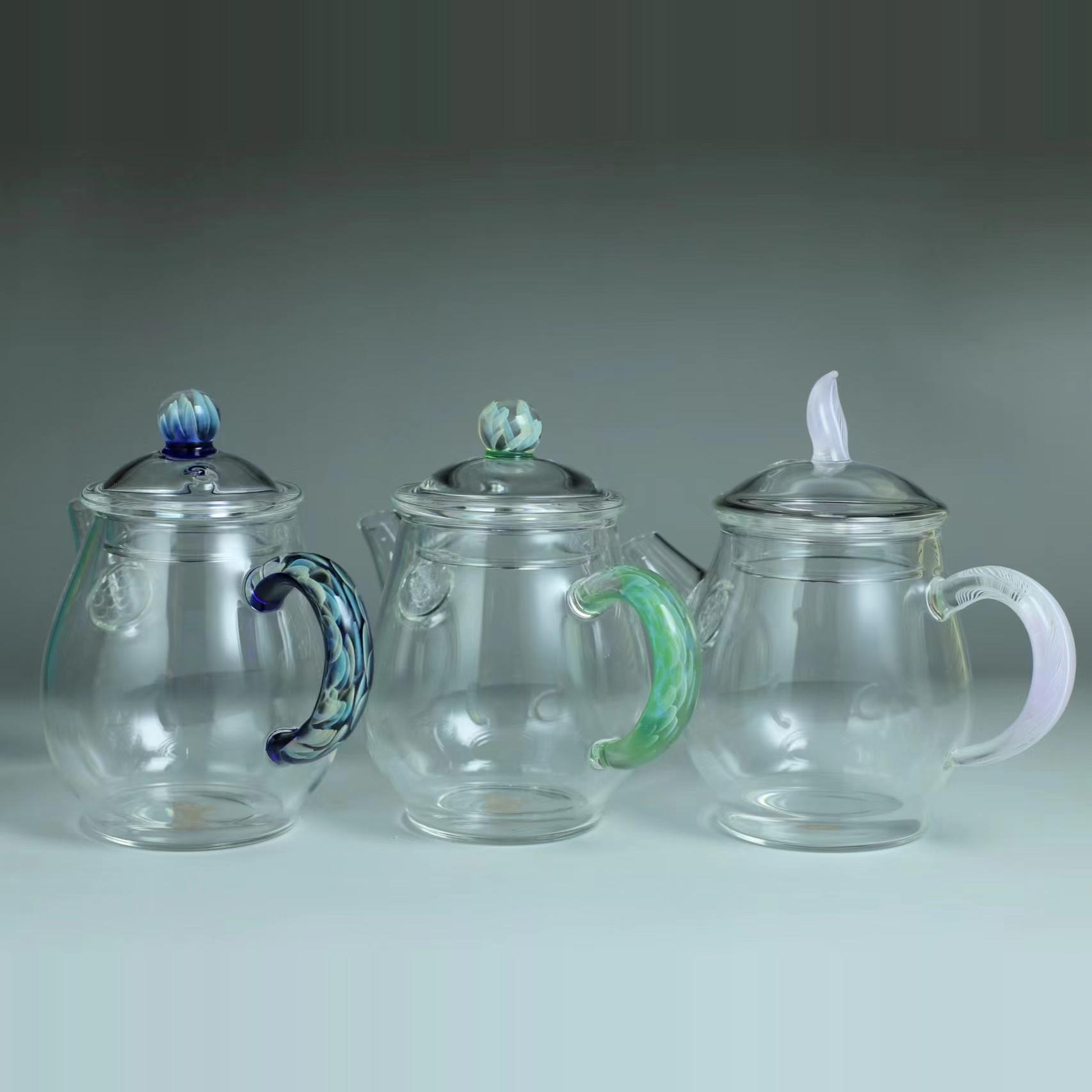 手工梨形玻璃壶  由技艺娴熟的工匠们一个个吹制而成