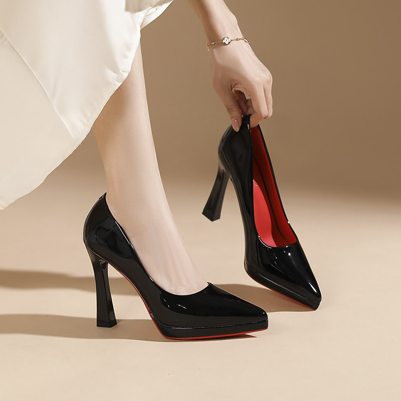 黑色防水台高跟鞋女粗跟2026新款春秋气质高级不累脚尖头红底单鞋