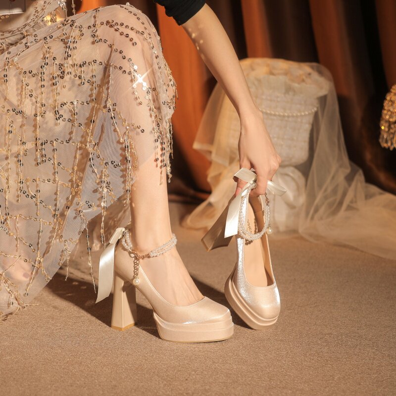 仙女风小个子婚鞋秀禾婚纱两穿女厚底防水台缎面粗跟高跟鞋配裙子