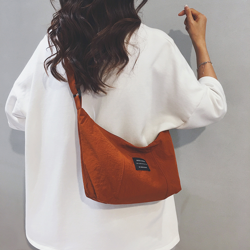 玲澜四色大容量简约帆布斜挎饺包