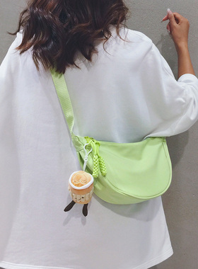 简约小清新帆布包包女2025新款通勤尼龙饺子包休闲百搭斜挎小包潮