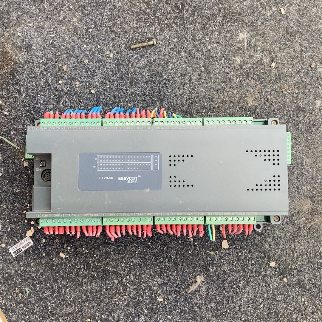 易控王FX2N-56MR-2AD-2DA PLC成色漂亮