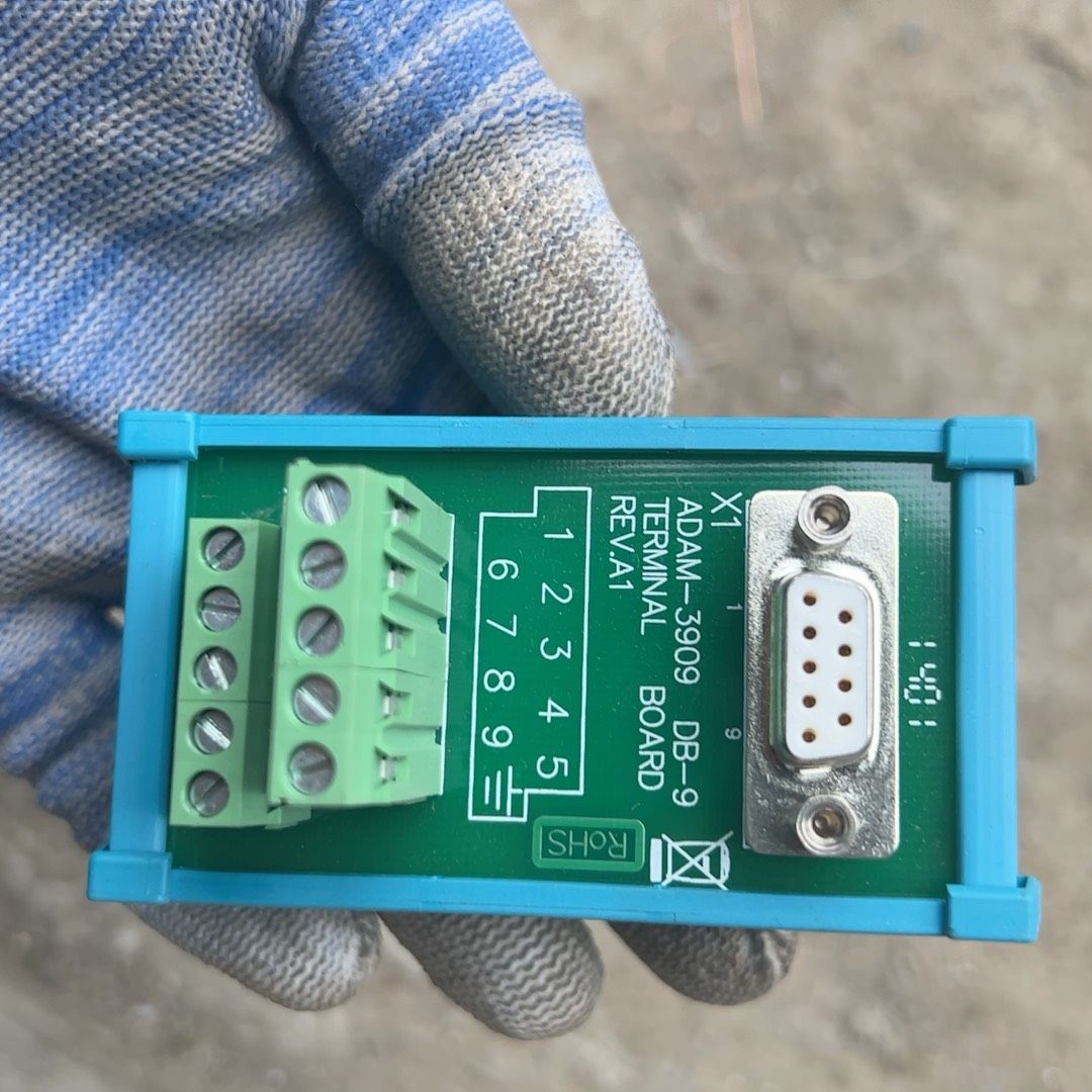 研华ADAM-3909  DB-9