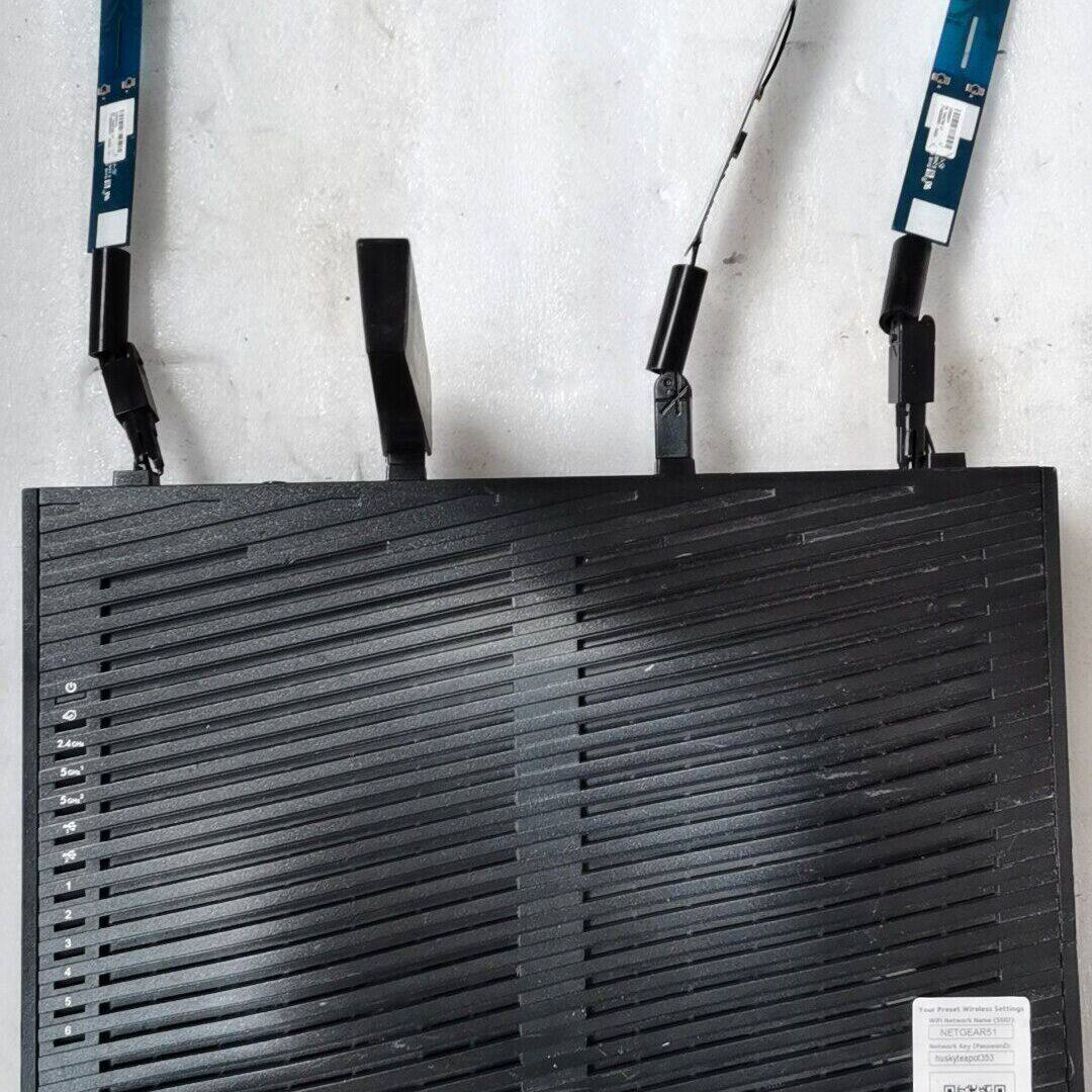 网件夜鹰X8 AC5300  R8500路由器实物图拍照功能