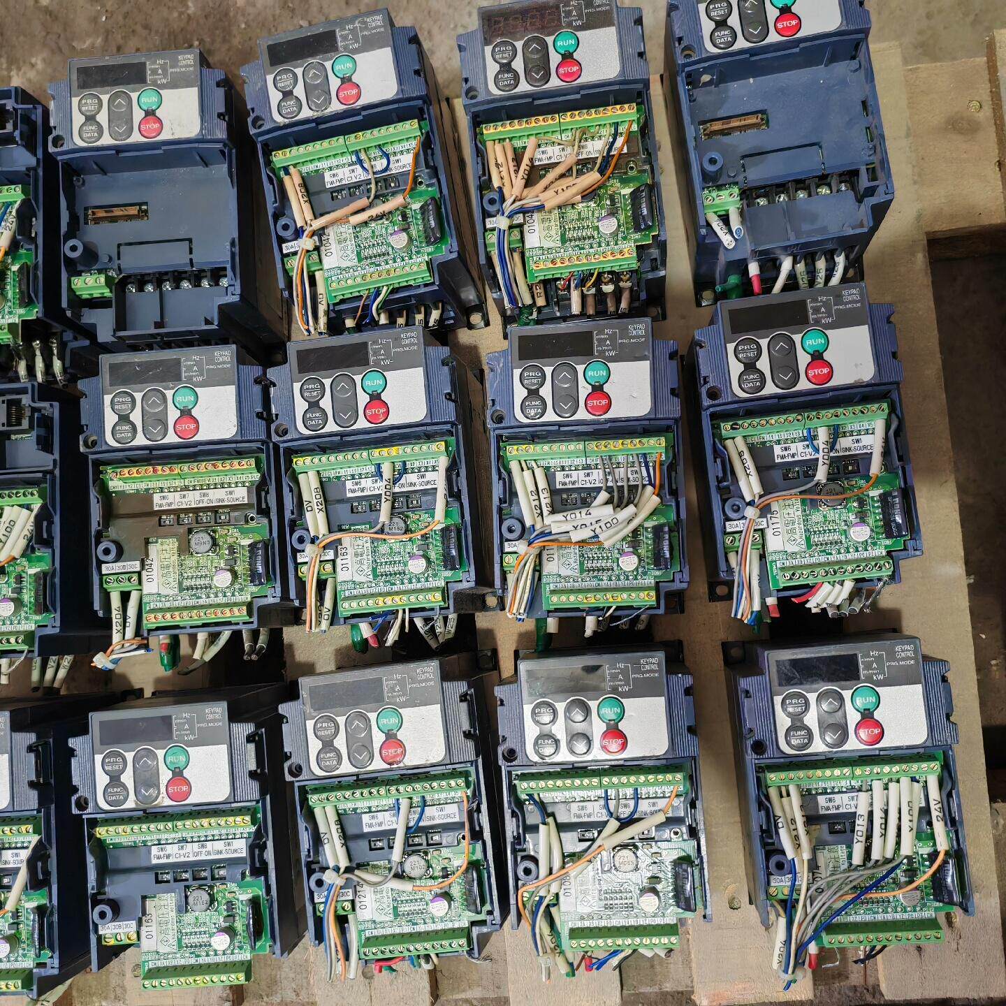 FRN0.2E1S-2J变频器 功能包好 成色漂亮 有多