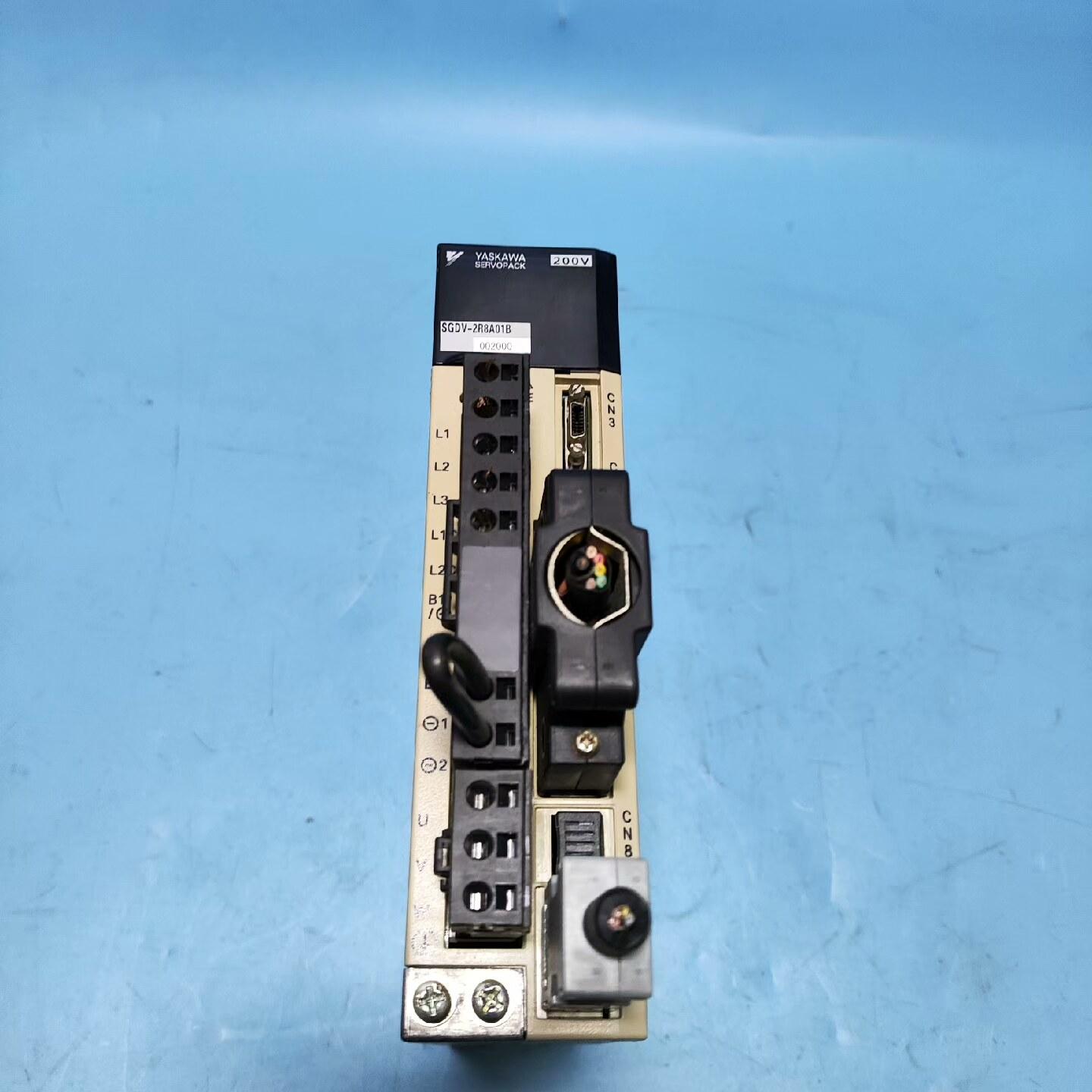 SGDV-2R8A01B002000  安川伺服驱动器