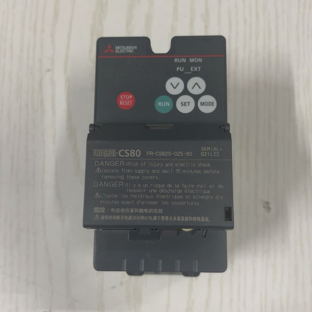 变频器FR-CS82S-025-60 几乎 功能完好