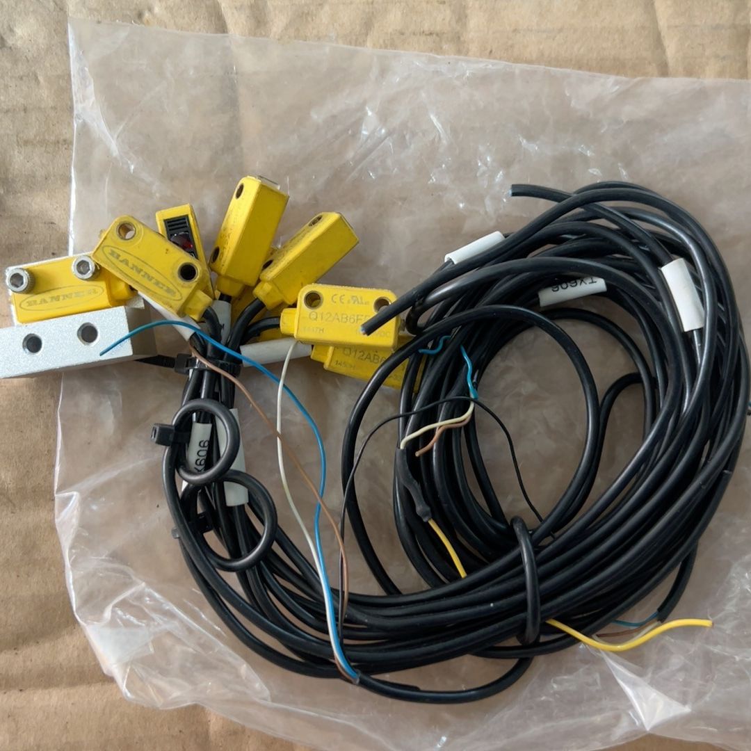 邦纳Q12AB6FF15光电开关 拆机9个成色8新如图 实物