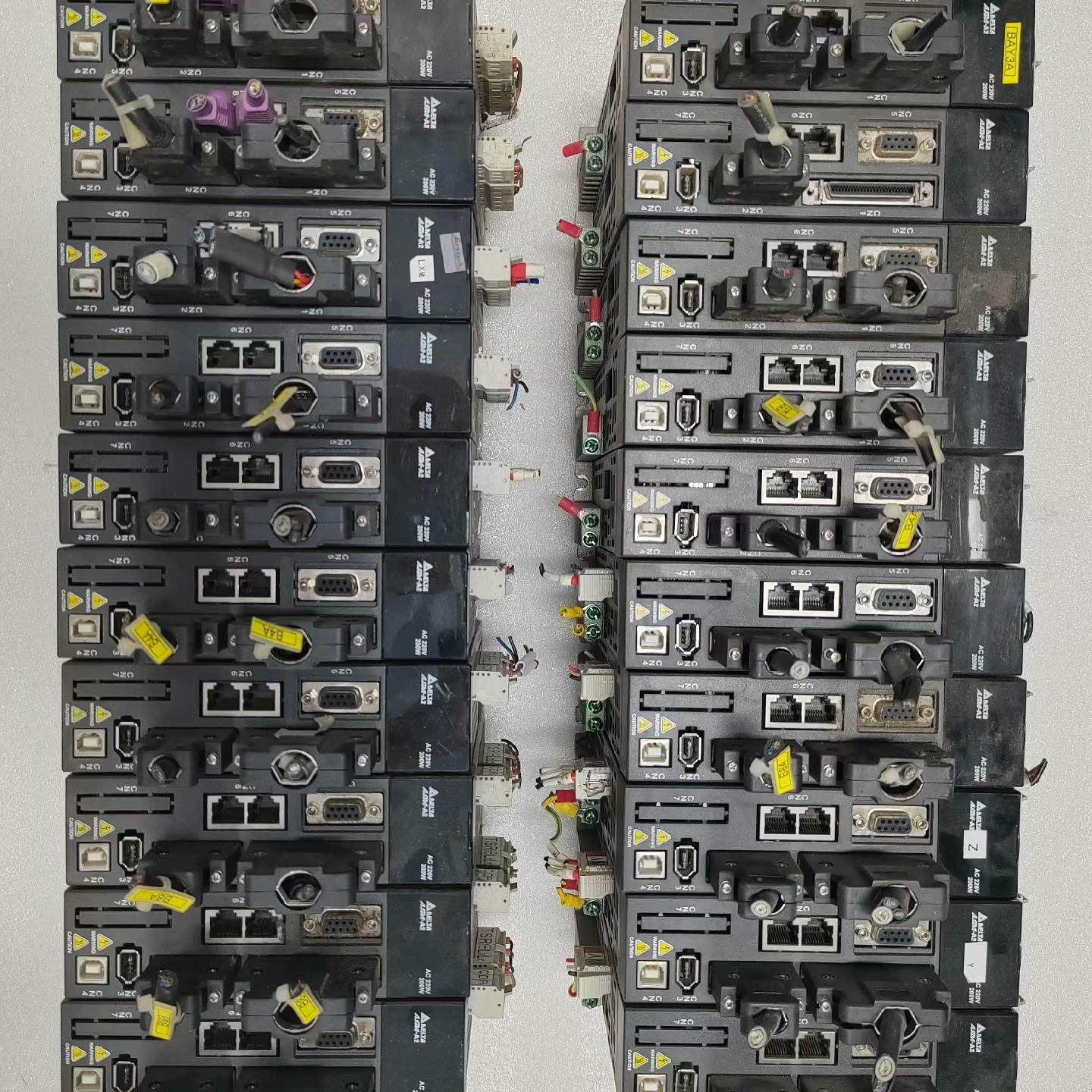 DAI1A2-0221-F 台达伺服驱动器200w 拆机