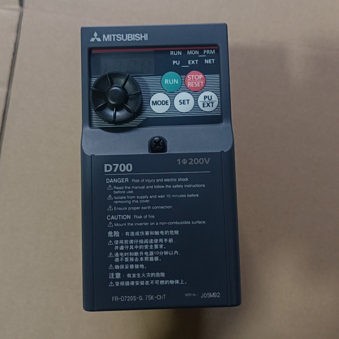 变频器FR-D720S-0.75K-CHT 220V 0