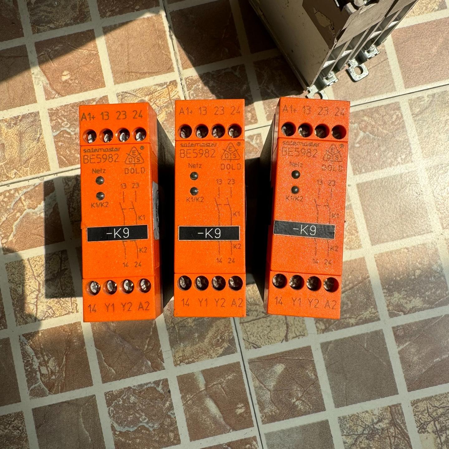 拆机BE5982 多德DOLD安全继电器  功能包好 实