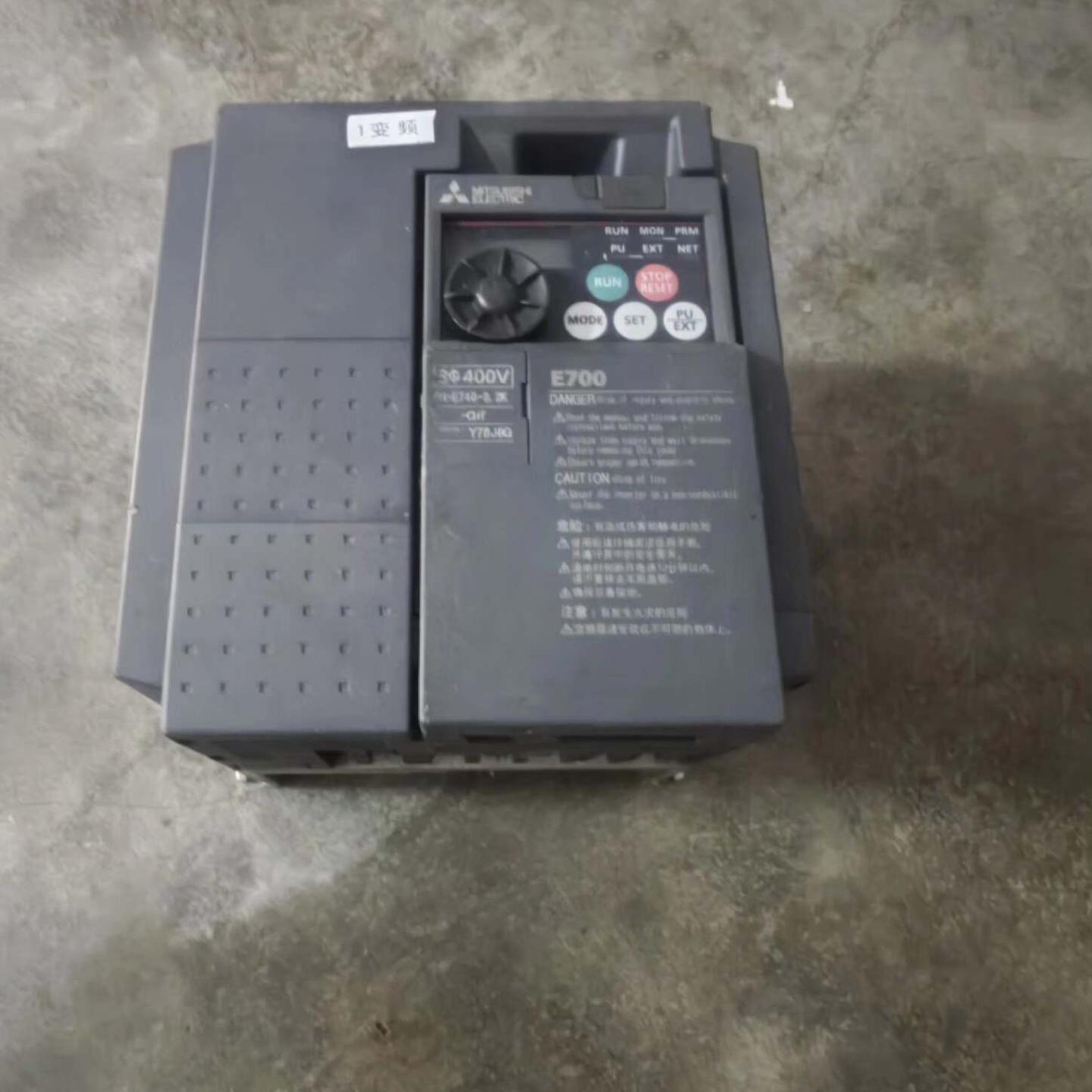 E700变频器。FR-E740-2.2K-CHT 9成新